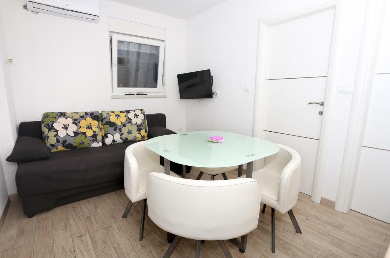Apartments Dora Trogir Exterior photo